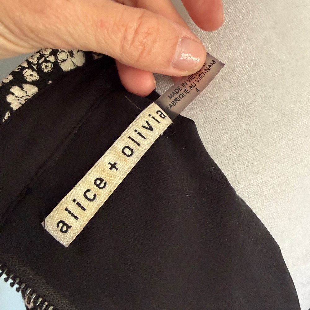 Alice + Olivia Ellis Dress - Picture 9 of 9
